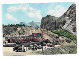 Le Col Du Tourmalet Et L'Hôtellerie  Avec Des Automobiles - Altri & Non Classificati