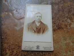 CDV  Carte Photo  Antique  /  Kabinetfoto  /  CDV Photo Card { 6,3 Cm X 10,3 Cm } - Old (before 1900)