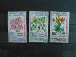 CAMEROUN YT PA 130/132 FLORALIES INTERNATIONALES DE PARIS** - Posta Aerea