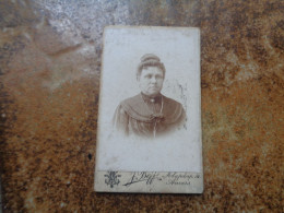 CDV  Carte Photo  Antique  /  Kabinetfoto  /  CDV Photo Card { 6,3 Cm X 10,3 Cm } - Old (before 1900)