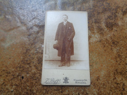 CDV  Carte Photo  Antique  /  Kabinetfoto  /  CDV Photo Card { 6,3 Cm X 10,3 Cm } - Oud (voor 1900)