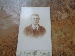 CDV  Carte Photo  Antique  /  Kabinetfoto  /  CDV Photo Card { 6,3 Cm X 10,3 Cm } - Old (before 1900)