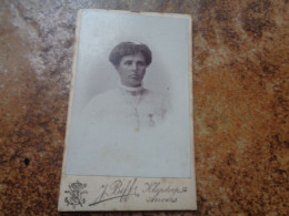 CDV  Carte Photo  Antique  /  Kabinetfoto  /  CDV Photo Card { 6,3 Cm X 10,3 Cm } - Anciennes (Av. 1900)