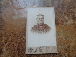 CDV  Carte Photo  Antique  /  Kabinetfoto  /  CDV Photo Card { 6,3 Cm X 10,3 Cm } - Ancianas (antes De 1900)