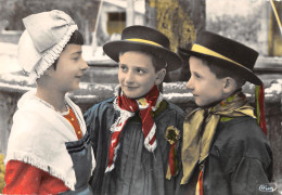 63-FOLKLORE D AUVERGNE-ENFANTS EN COSTUME-N°411-B/0243 - Autres & Non Classés