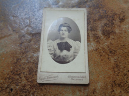 CDV  Carte Photo  Antique  /  Kabinetfoto  /  CDV Photo Card { 6,3 Cm X 10,3 Cm } - Oud (voor 1900)