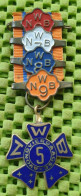 Medaile   :   N.W.B. Avondvierdaagse 5 + 6 + 7 + 8 + 9 . -  Original Foto  !!  Medallion  Dutch . - Andere & Zonder Classificatie