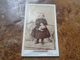 CDV  Carte Photo  Antique  /  Kabinetfoto  /  CDV Photo Card { 6,3 Cm X 10,3 Cm } - Oud (voor 1900)