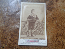 CDV  Carte Photo  Antique  /  Kabinetfoto  /  CDV Photo Card { 6,3 Cm X 10,3 Cm } - Oud (voor 1900)