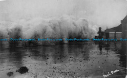 R151372 Old Postcard. Rough Sea. Paul Bros - Monde