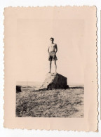 Snapshot Superbe Homme Torse Nu Playboy Socle Sculpture Statue Vivante Short Gay Plage - Anonymous Persons