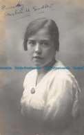 R150436 Old Postcard. Woman Portrait - Monde