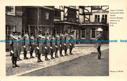 R151428 Tower Of London. Ceremonial Dress Parade. Yeoman Warders Inspection By G - Otros & Sin Clasificación