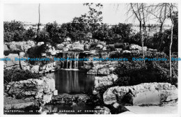 R150809 Waterfall. In The Derry Gardens At Kensington - Monde