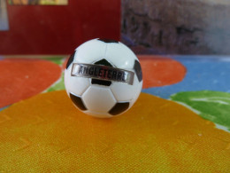 PIN'S " BALLON DE FOOTBALL EQUIPE NATIONALE D'ANGLETERRE ". - Calcio