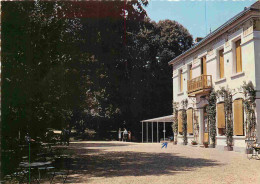 86 - La Roche Posay - Le Parc De L'ancien Etablissement Thermal - Carte Dentelée - CPSM Grand Format - Voir Scans Recto- - La Roche Posay