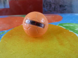 PIN'S " BALLON DE FOOTBALL EQUIPE NATIONALE DES PAYS-BAS ". - Football