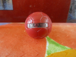 PIN'S " BALLON DE FOOTBALL EQUIPE C.E.I ". - Voetbal