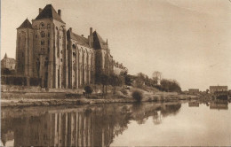 CPSM. 72 ABBAYE DE SOLESMES. VUE DE LA RIVE DROITE DE LA SARTHE. - Solesmes