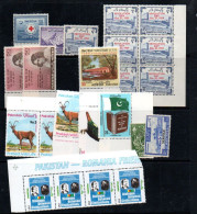 PAKISTAN - SELECTION OF STAMPS  MINT NEVER HINGED, SG CAT £20+ - Pakistán
