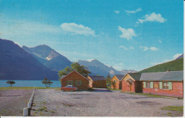 Waterton Lakes Reeves Lakeshore Motel, Alberta Canada Entouré Magnifiques Montagnes Petite Voiture Little Car Mountains - Other & Unclassified