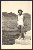 Nice Bikini Leggy Woman Girl On Beach Real Old Photo 9x14cm #41359 - Anonymous Persons