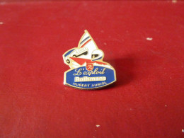 PIN'S " CIGARETTES ROTHMANS ". - Marques