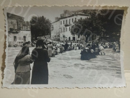 Italy Photo Italia Foto Festa O Processione Religiosa Da Identificare 1951. 90x60 Mm. - Europe