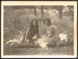 Nice Two Women   Girls Sitting On Park Real Old Photo 9x12cm #41361 - Anonymous Persons