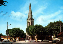 RECTO/VERSO - CPSM - ARES - 4L ET VIEILLES VOITURES DEVANT L'EGLISE - Arès