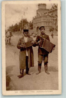 13134721 - Russische Typen Ziehharmonika-Spieler - Russia