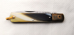 Coltello Cosiddetto “SICILIANO” Di Misure “medio-piccole” Con Impugnatura In Finto Corno Anni ‘90 Da “DE LUCA-FROSOLONE” - Armes Blanches