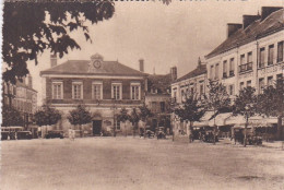 CHATEAUROUX -- Place Du Marché Et La Mairie ( Voitures) - Chateauroux