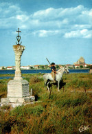 RECTO/VERSO - CPA - CROIX DE GARDIAN - AU FOND SAINTES MARIES DE LA MER - CHEVAL BLANC - Horses