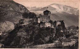 Lourdes - Le Château Fort Et Les Montagnes - Lourdes