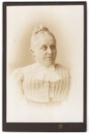 Fotografie F. Maesser, Wernigerode, Portrait ältere Dame Mit Hochsteckfrisur  - Personnes Anonymes