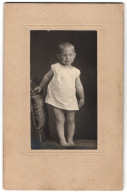 Fotografie A. Mohaupt, Oldenburg, Portrait Kleines Kind Im Weissen Hemd  - Personnes Anonymes