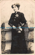 R152513 Old Postcard. Woman. 1907 - Monde