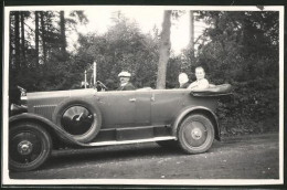 Fotografie Auto Cabrio, Fahrer & Damen Im Offenen PKW Mit Kühlerfigur  - Auto's