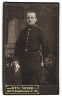 Photo Otto Sieber, Metz, Diedenhofenerstr. 105, Portrait De Soldat En Uniforme Rgt. 12 Avec Bajonett Et Portepee  - Anonymous Persons