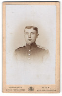 Fotografie Meyer Frankfurter, Wesel, Viehthorstr. 372, Portrait Soldat In Uniform Rgt. 57 Mit Scheitel  - Personnes Anonymes