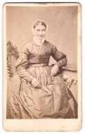 Fotografie Adolph Meister, Bautzen, Tuchmachergasse 663, Portrait Dame Im Seidenen Kleid Mit Haube  - Personnes Anonymes