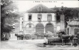 Volvic - Place De La Mairie - Volvic