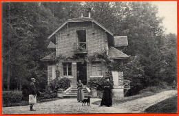 CPA MAISON FORESTIERE à Localiser - Visite De M. Le Curé - Non Classés