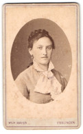 Fotografie Wilh. Mayer, Esslingen, Kronenstrasse 12, Brustportrait Junge Dame Mit Hochsteckfrisur  - Anonymous Persons