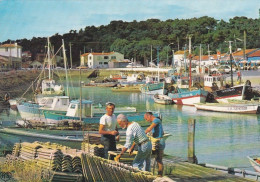 Ile D'Oléron -- SAINT TROJAN -- Le Port Ostréicole (très Animée , Bateaux ) ...... - Ile D'Oléron