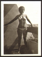 Pretty Woman Bikini Girl On Terrace Old Photo 9x6 Cm #40535 - Anonieme Personen