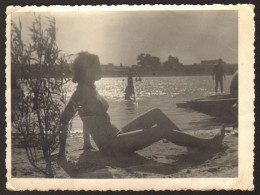 Pretty Woman Girl On Beach Silhouette Abstract Old Photo 12x9 Cm #36890 - Personnes Anonymes