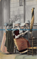R152606 Old Postcard. Three Women In The Room. 1914 - World