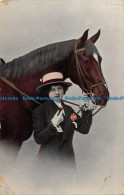 R152607 Old Postcard. Woman With Horse. 1914 - World